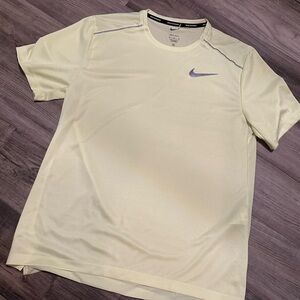 NWOT Nike Dri-Fit Miler Reflective Running Shirt T-Shirt Size M